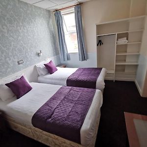 Twin Room Bath